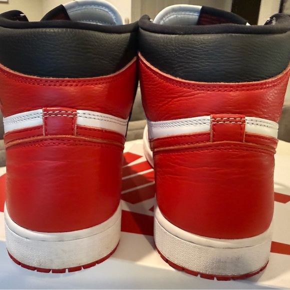 Air Jordan 1 Retro High OG shoes main image 7